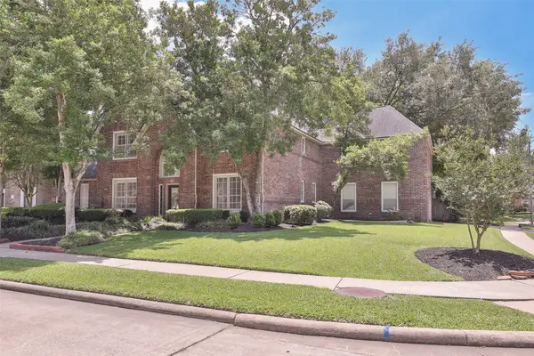 2015 Pecan Trail Drive, Richmond, TX 77406