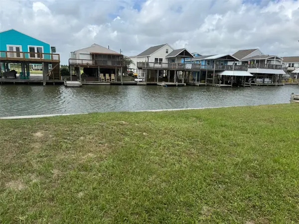 1193 Bay Street, Crystal Beach, TX 77650