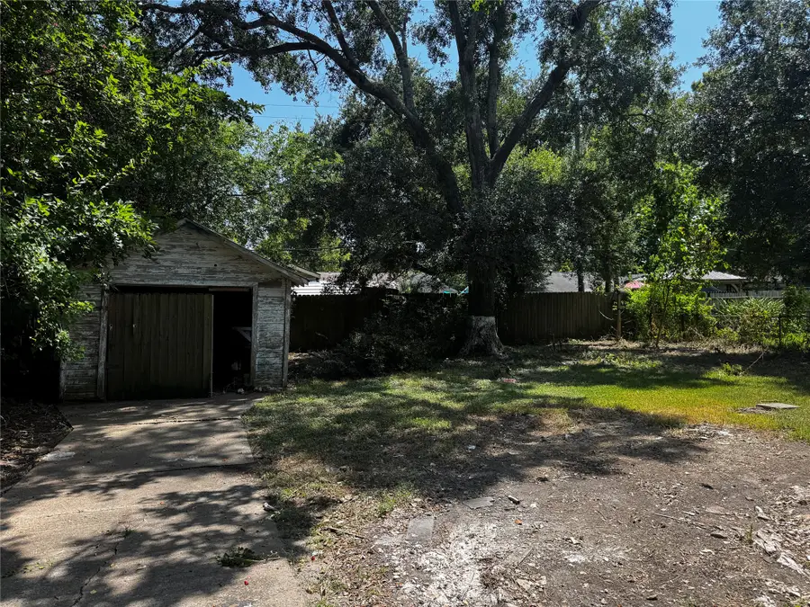 1119 15th Avenue N, Texas City, TX 77590 - #2