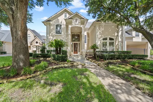6 Epernay Place, Houston, TX 77040