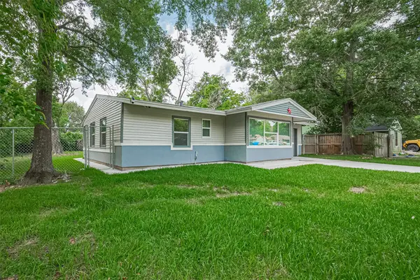 6058 Lyndhurst Drive, Houston, TX 77033
