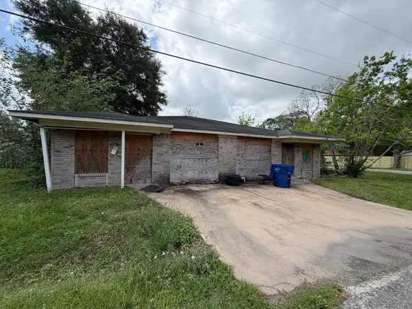 1300 Lois Street, Bay City, TX 77414