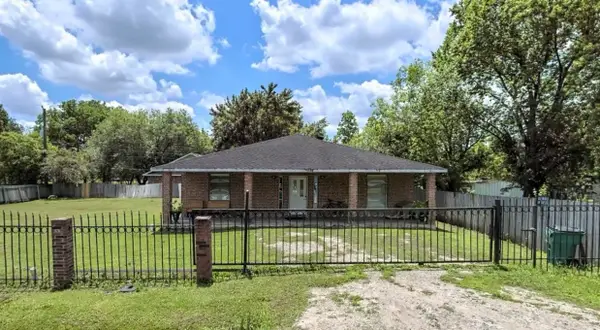 406 Manor Avenue, Arcola, TX 77583