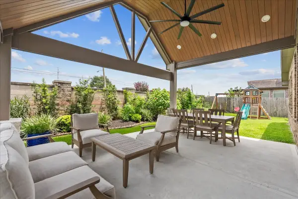 328 Woodway Drive, League City, TX 77573