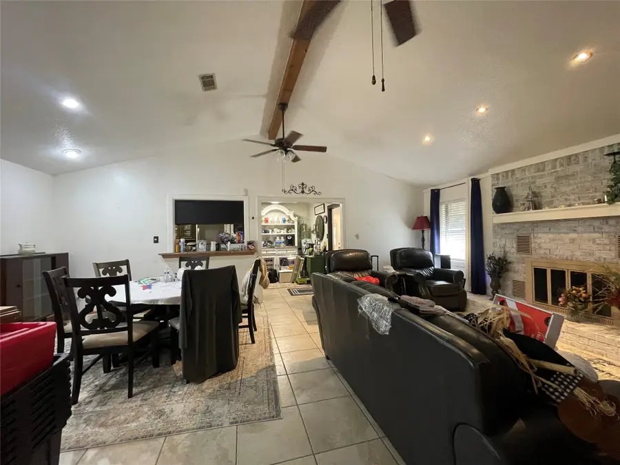 1635 W Galveston Street, Hempstead, TX 77445 - Image #2