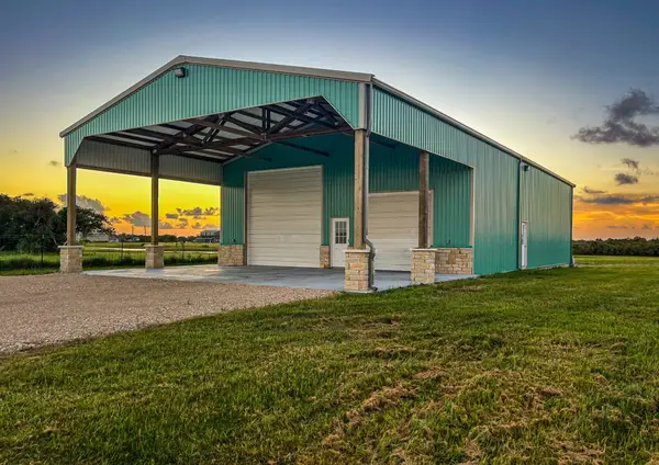 185 E Tiki Drive, Seadrift, TX 77983