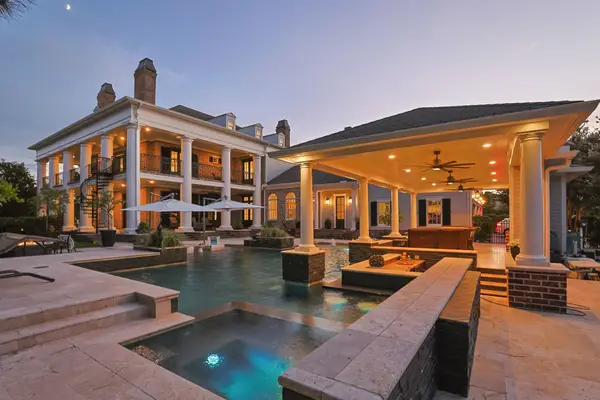 2 Georgian Row, The Woodlands, TX 77380