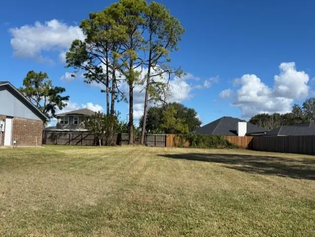 404 S Amherst Drive, West Columbia, TX 77486 - Image #1