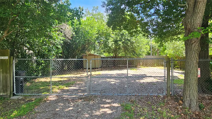 410 Baker Avenue, Bacliff, TX 77518 - #3