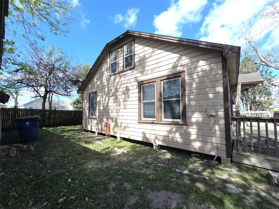 507 N Orange Street, Sweeny, TX 77480 - #2
