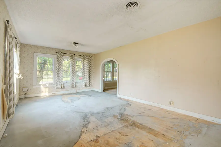 508 E 2nd Street, Sweeny, TX 77480 - #2