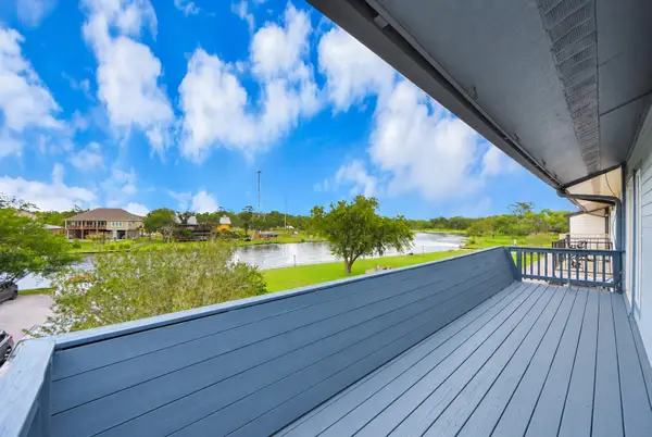 2117 Casa Rio Circle, Dickinson, TX 77539