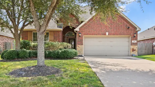 2710 Secret Falls Court, Pearland, TX 77089