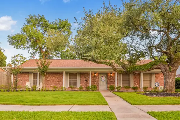 7611 Fairdale Lane, Houston, TX 77063