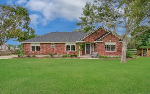 11726 Country Side Drive, Rosharon, TX 77583