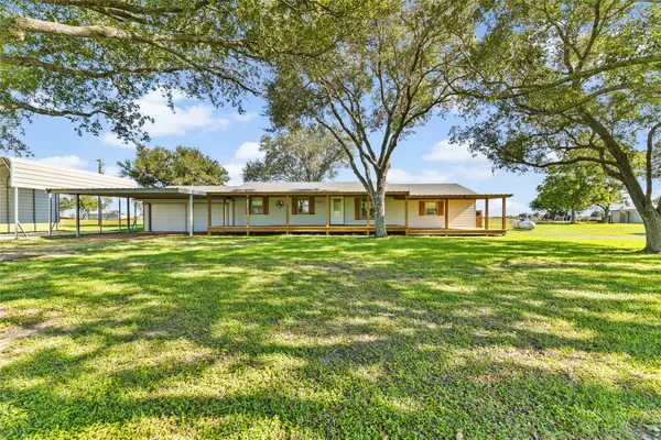 725 Cr 428, Lolita, TX 77971