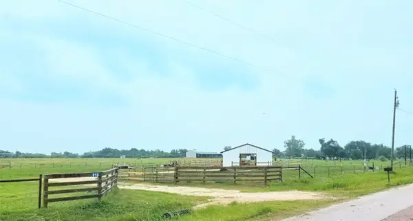 816 Raccoon Bend Road, Bellville, TX 77418