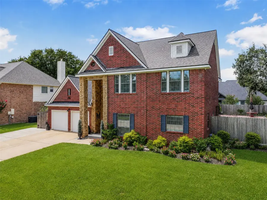 1501 W Castlewood Avenue, Friendswood, TX 77546 - #2