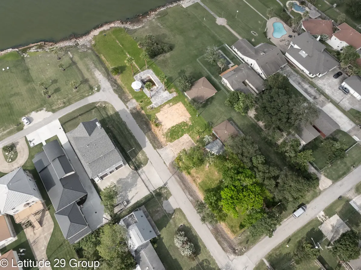 2588 Cliff Drive, Dickinson, TX 77539 - #1