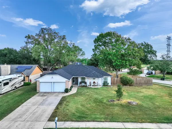 628 Meadowbriar Street, League City, TX 77573