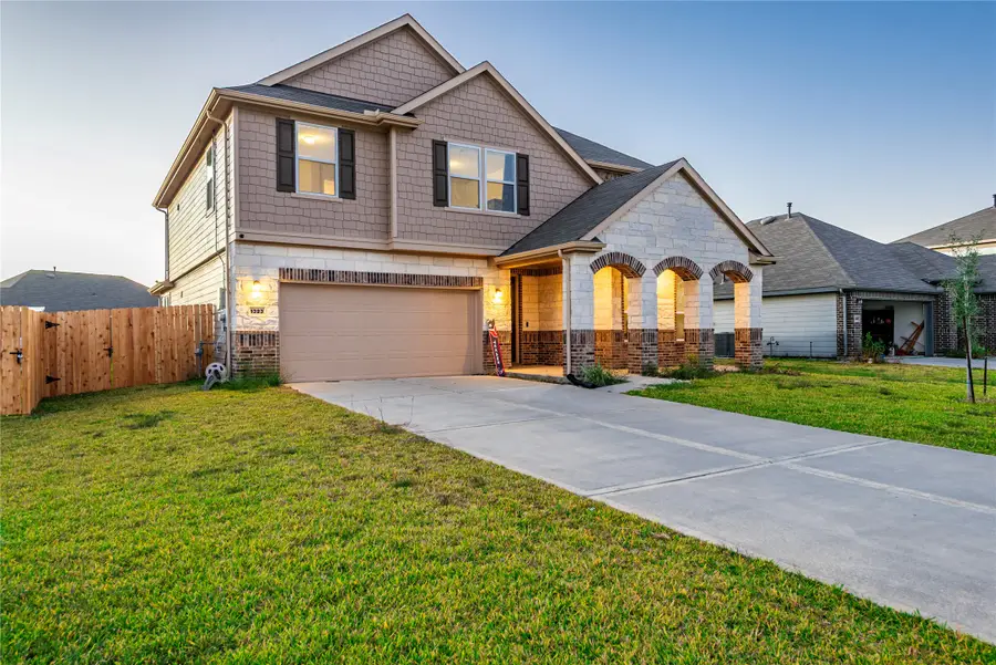 1323 Green Jay Lane, La Marque, TX 77568 - Image #2