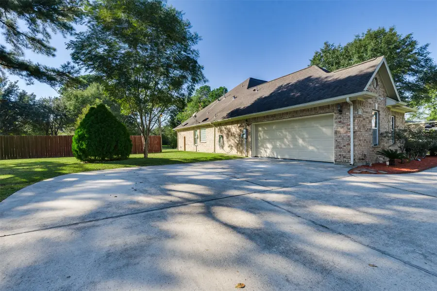 26105 Le Berge Drive, Tomball, TX 77377 - Image #3