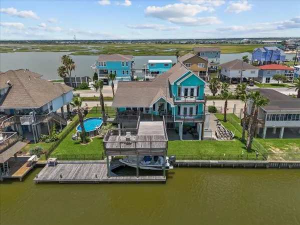 45 Dolphin Street, Bayou Vista, TX 77563