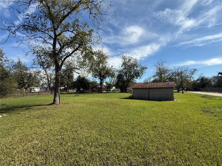 602 N Orange Street, Sweeny, TX 77480 - Image #3