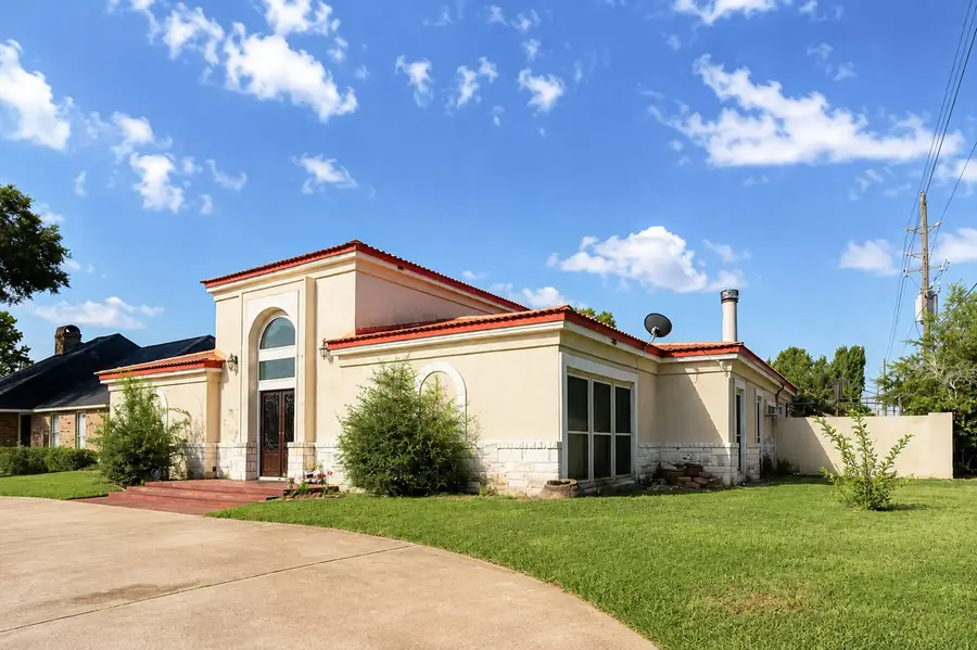 601 Westview Terrace Drive, Sealy, TX 77474 - #3