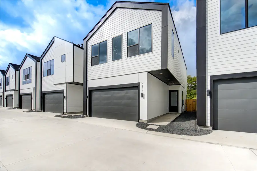 6129 Pacific Forest Drive, Houston, TX 77091 - Image #2