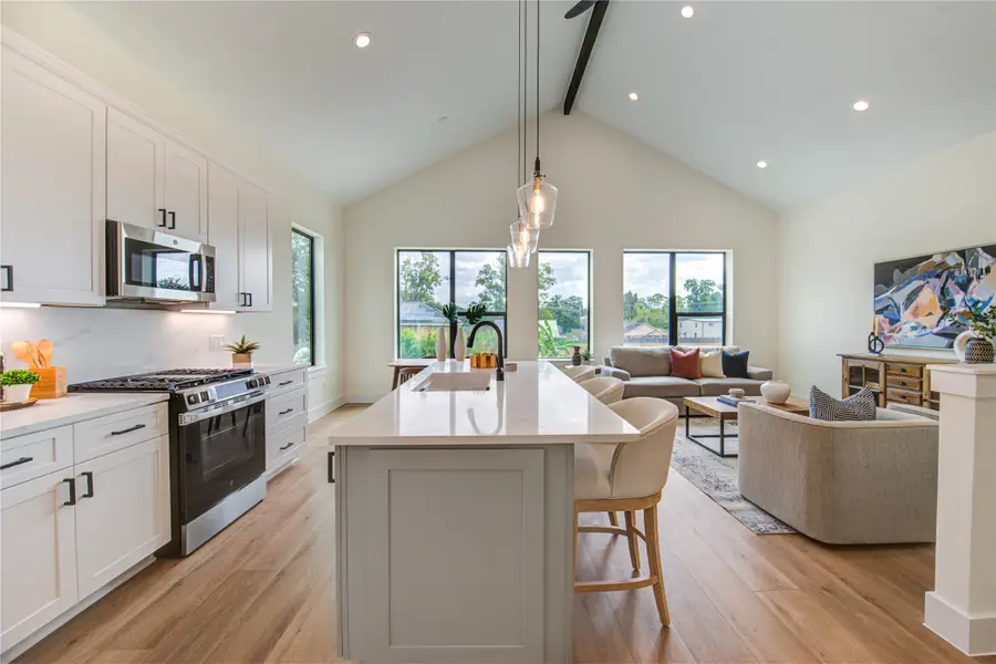 6129 Pacific Forest Drive, Houston, TX 77091 - Image #3