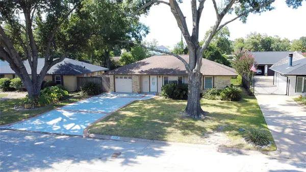 2106 Woodcrest Drive, Houston, TX 77018