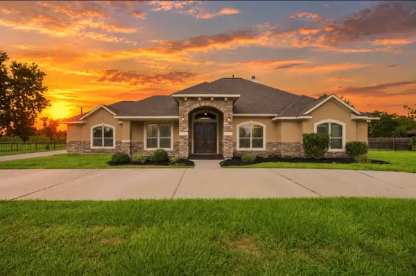 8999 Water Point Drive, Beach City, TX 77523