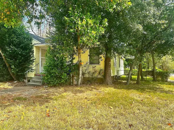 706 E Defee Avenue, Baytown, TX 77520