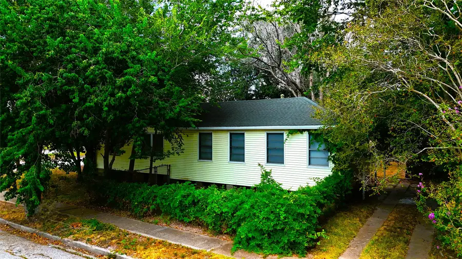 706 E Defee Avenue, Baytown, TX 77520 - #3