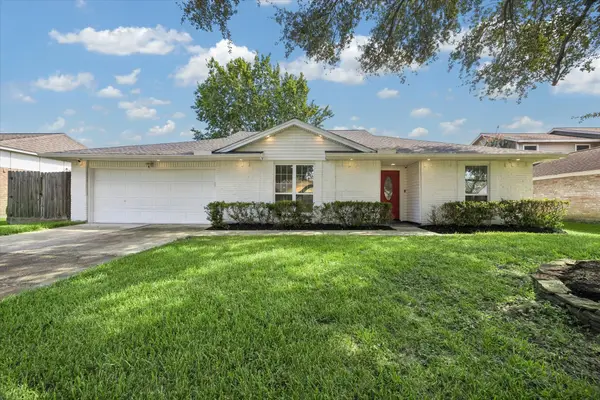 608 Tanglewood Drive, Friendswood, TX 77546