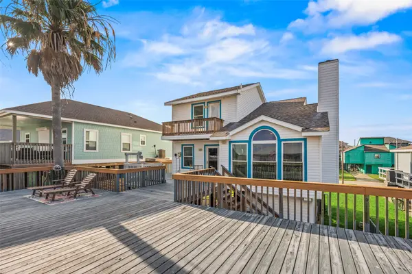 313 Schooner Drive, Freeport, TX 77541