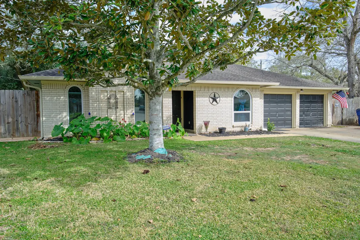 729 Newman Street, Angleton, TX 77515 - #1