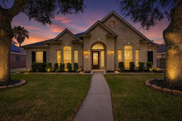 2709 W Oaks Boulevard, Pearland, TX 77584