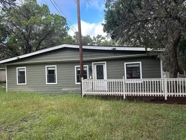 129 New York Avenue, Lakehills, TX 78063