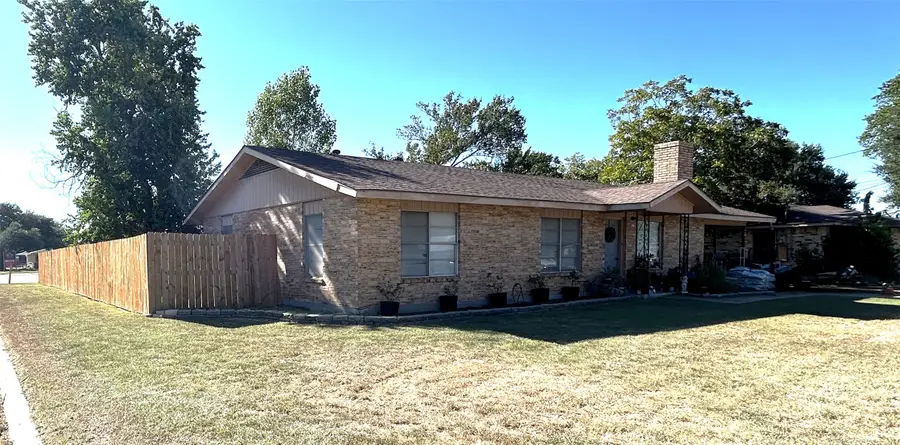817 N Harris Street, Giddings, TX 78942 - #2