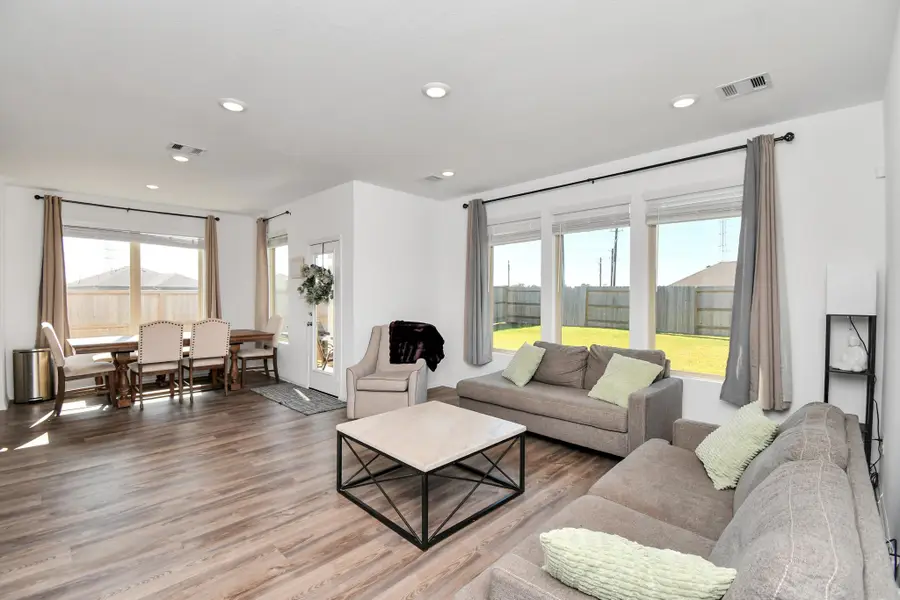 4219 Sterling View Boulevard, Baytown, TX 77521 - Image #2