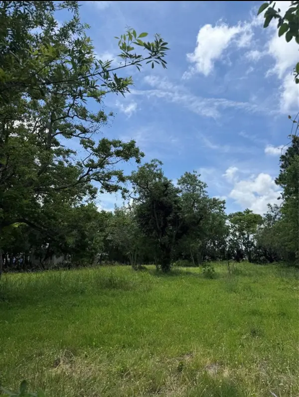 2929 2nd Avenue N, Texas City, TX 77590