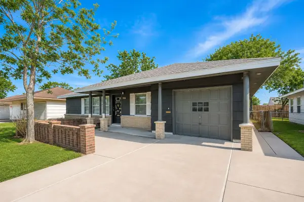 715 W 9th Street, Freeport, TX 77541
