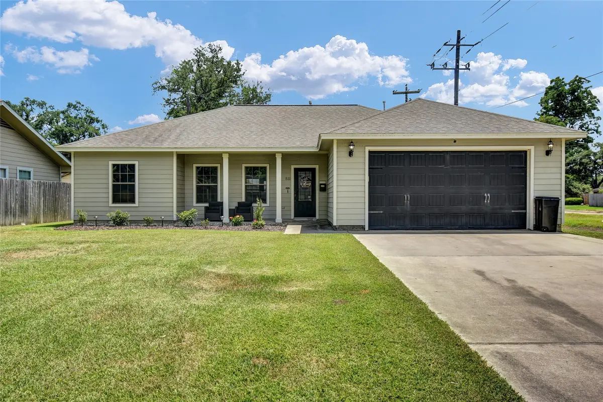 511 Sycamore Street, Lake Jackson, TX 77566 - #1