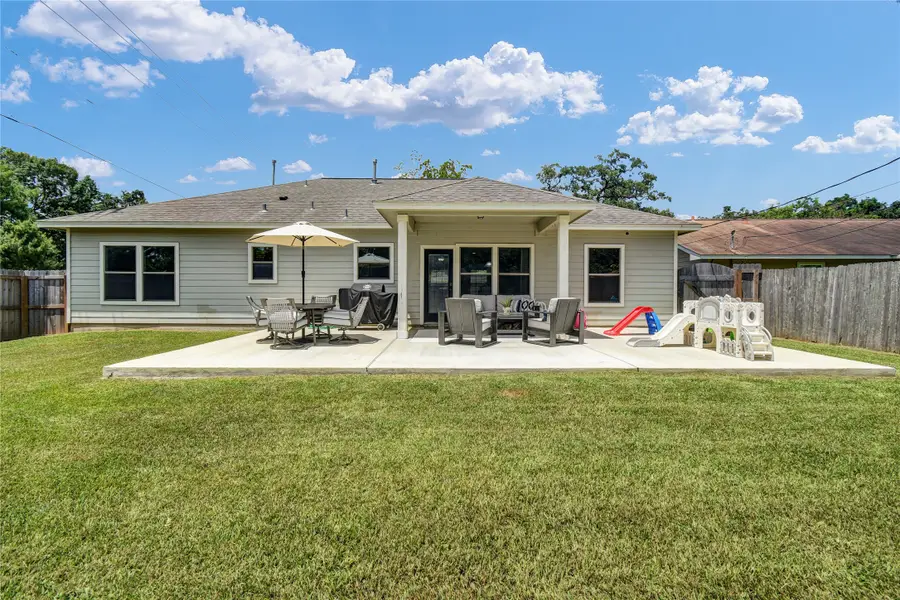 511 Sycamore Street, Lake Jackson, TX 77566 - #3