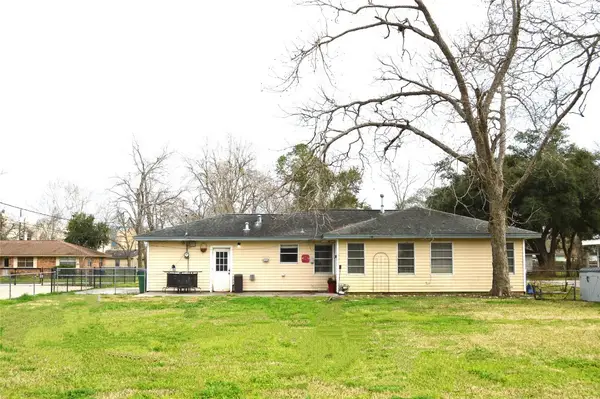 1105 Earley Street, Sweeny, TX 77480