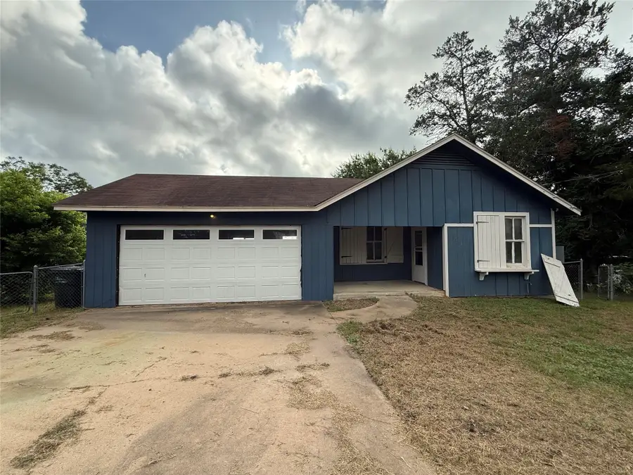 1515 Moulton Street, Shiner, TX 77984 - #2