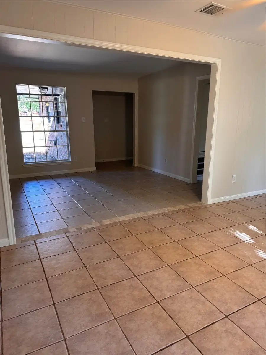 3427 Dovie Drive, The Woodlands, TX 77380 - Image #2