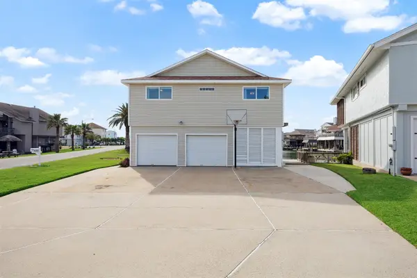 223 Easterly Drive, Tiki Island, TX 77554